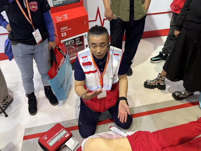 自动体外除颤仪（AED）操作体验